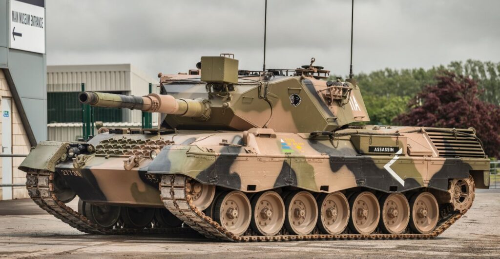 LEOPARD AS1 ROLLS INTO THE UK – Australian Frontline Machinery | Ex ...
